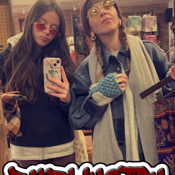 Meet your Posher, Amber - Picture 3 of 16